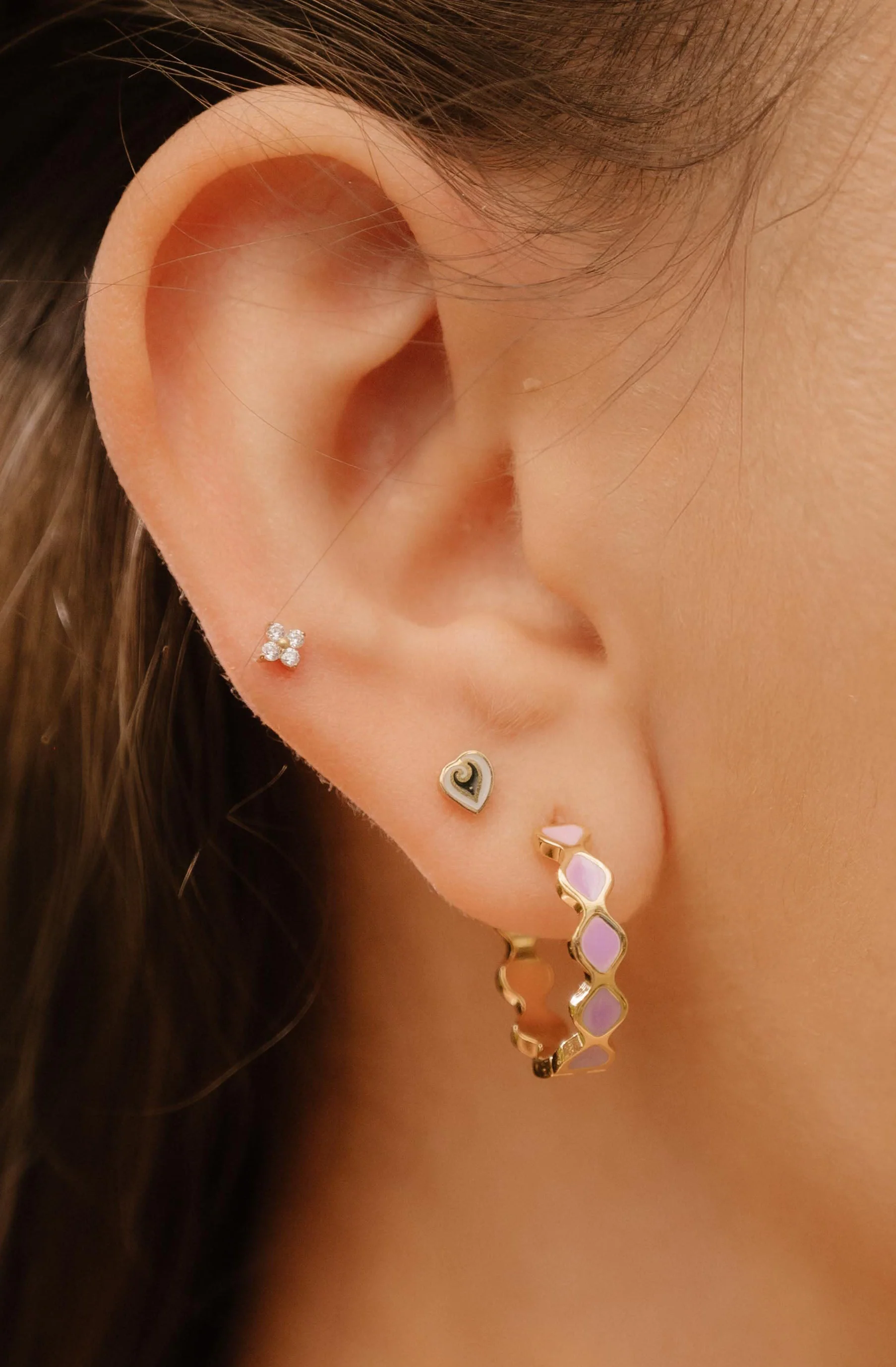 Begonia Escargot Flat Back Stud - Image 2