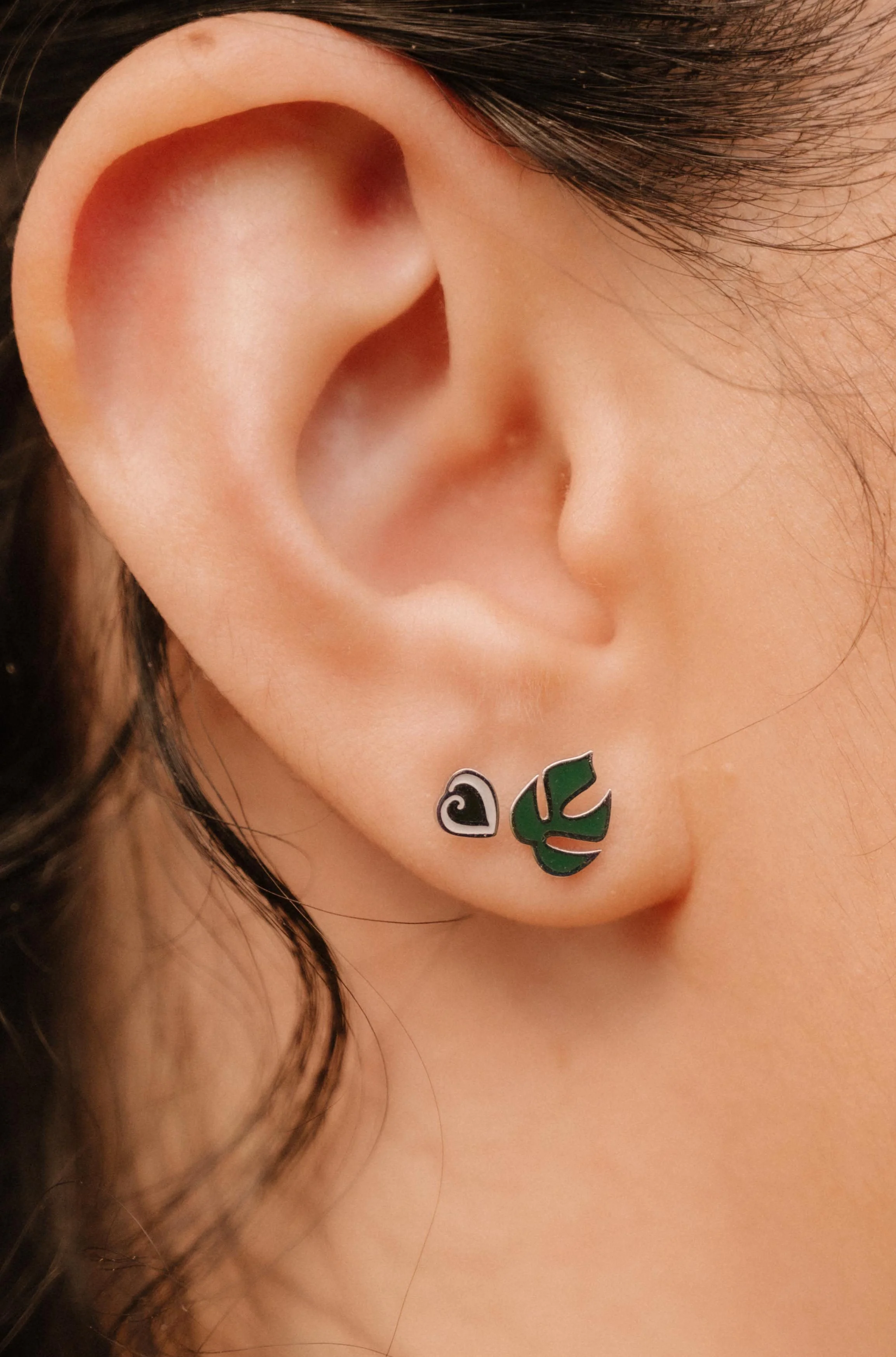 Begonia Escargot Flat Back Stud - Image 3