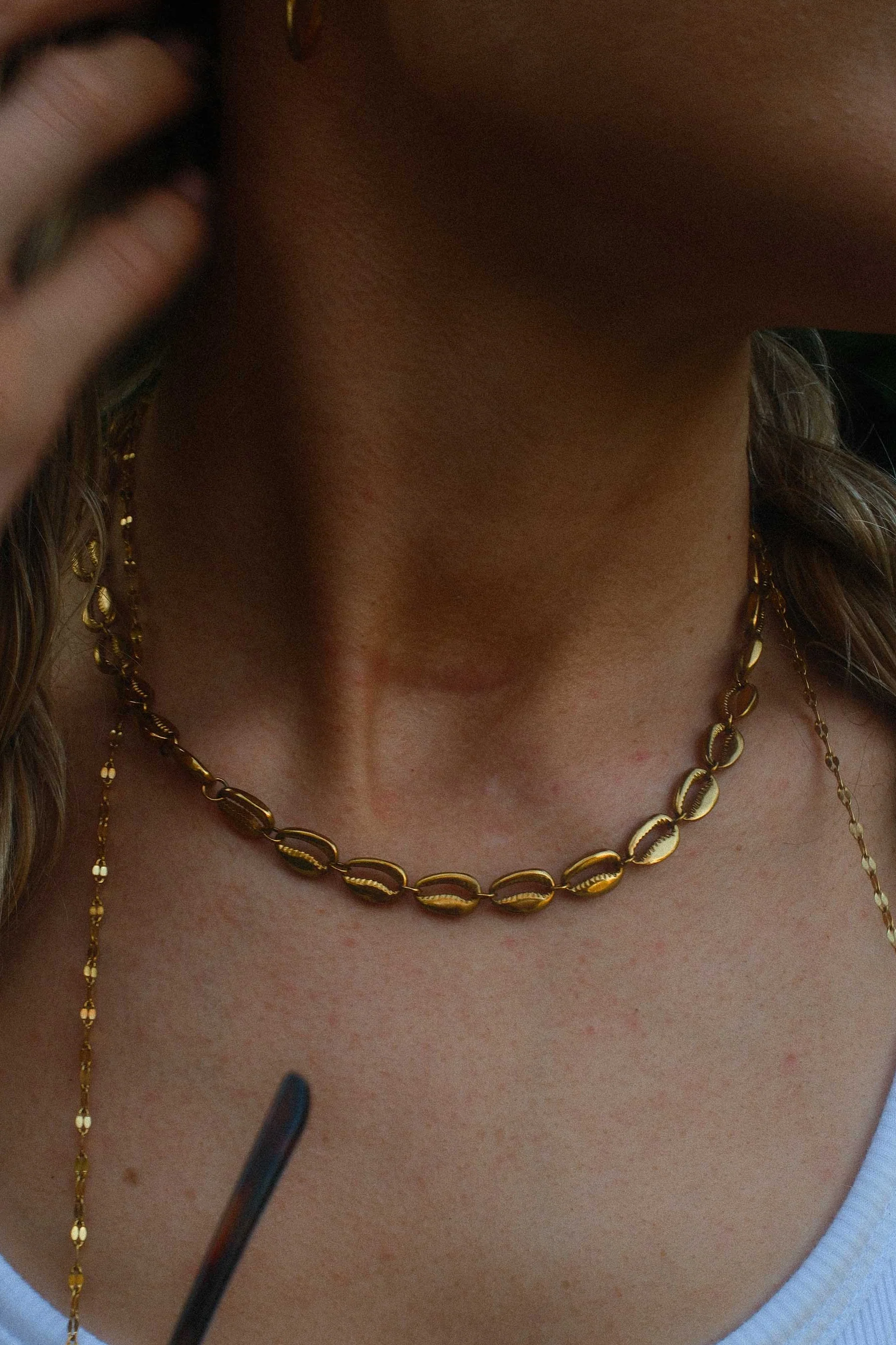 Cowrie Cove Choker Necklace - Image 4