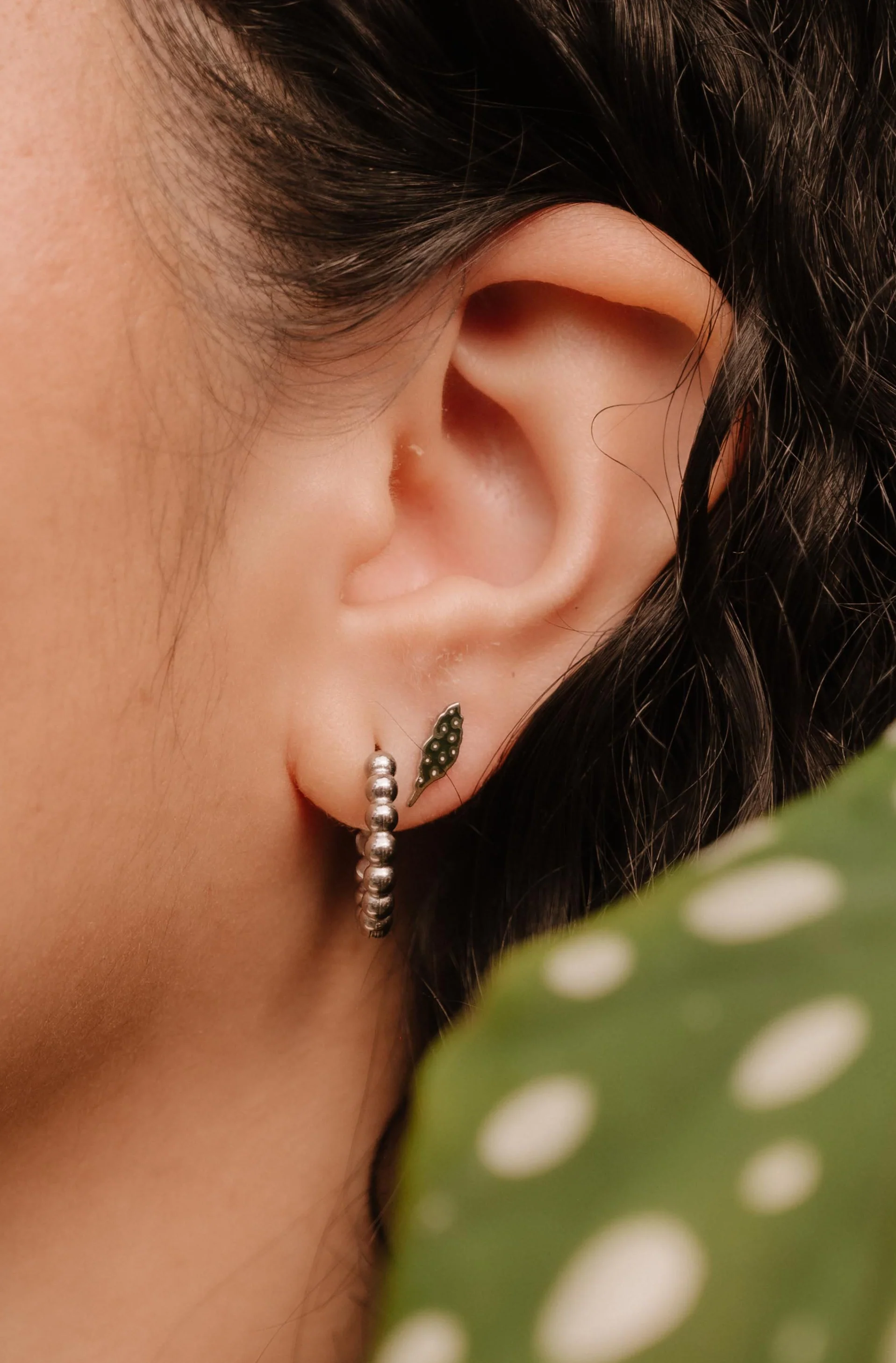 Polka Dot Begonia Flat Back Stud - Image 4