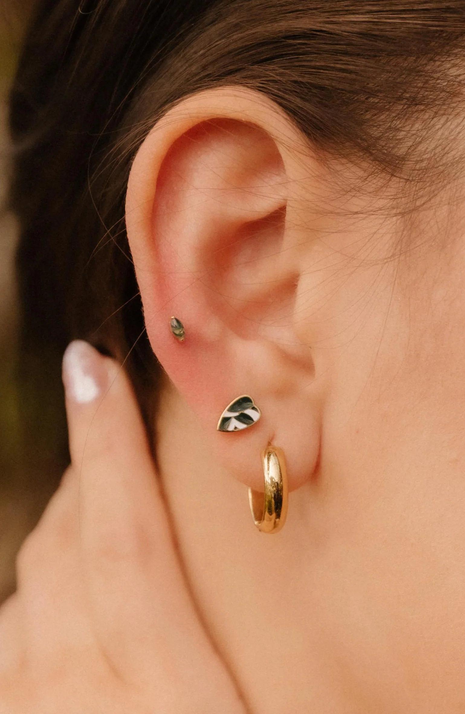 White Philodendron Flat Back Stud - Image 2
